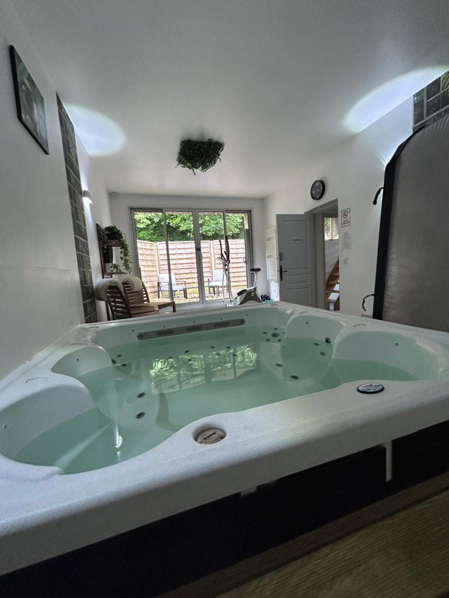 Loft And Spa Les Preaux Exterior foto